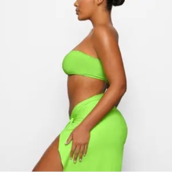 SKIMS Neon Green Bandeau Bikini Top - Picture 3 of 8